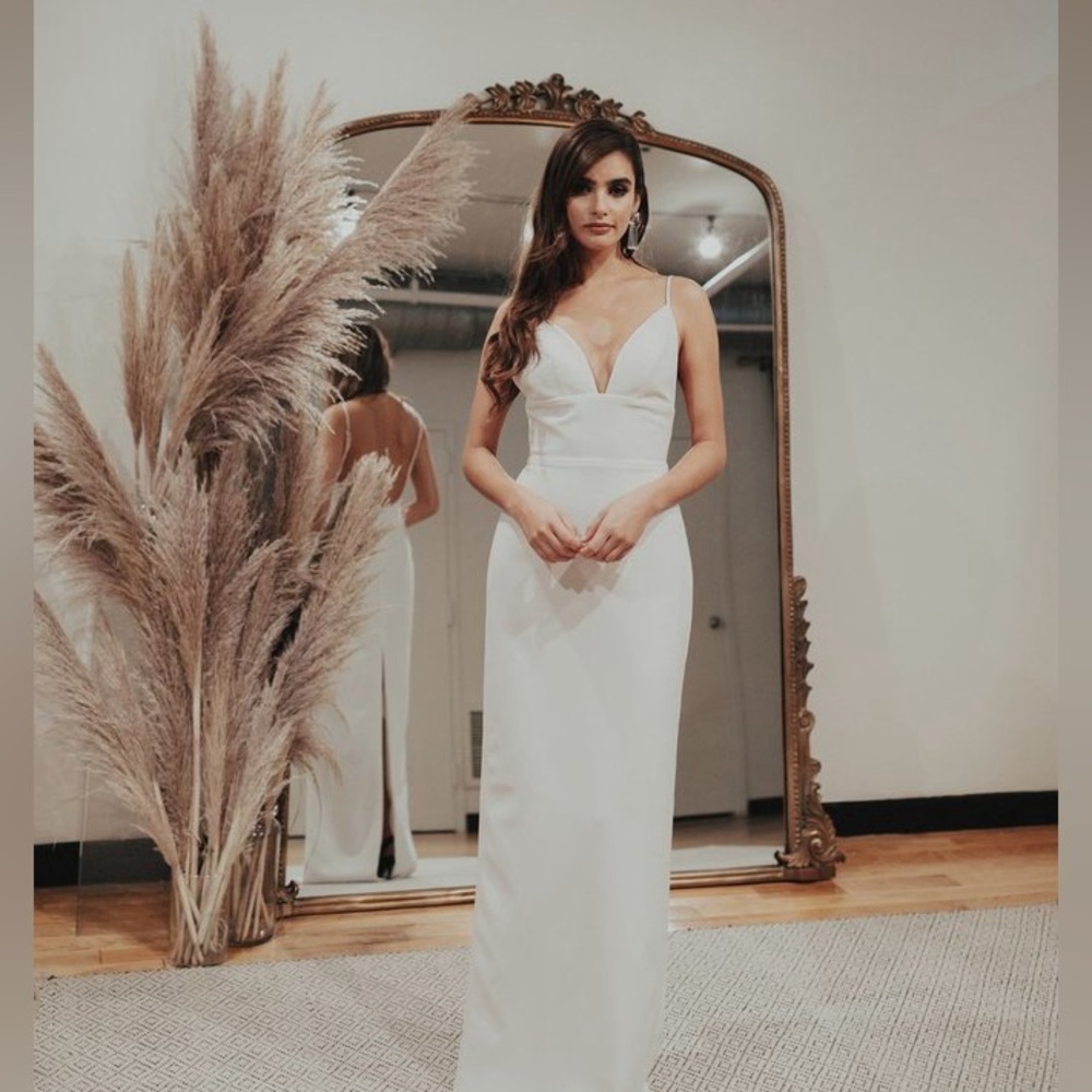Sarah Seven Elegant White Wedding Dress - Picture 2 of 12